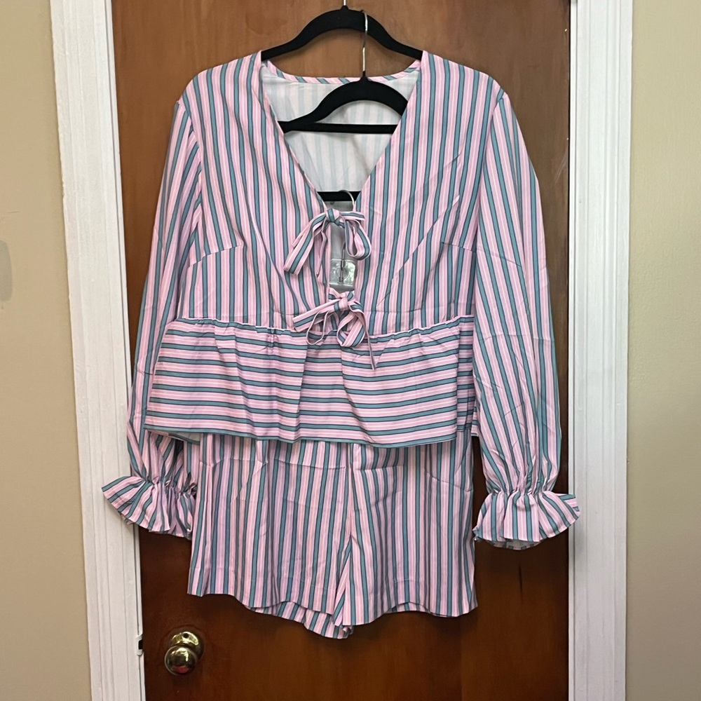🆕  Striped Pink and Blue Women’s Shorts set. M.     R1 - Picture 2 of 8